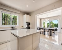 Resale - Villa - Marbella - Nueva Andalucía