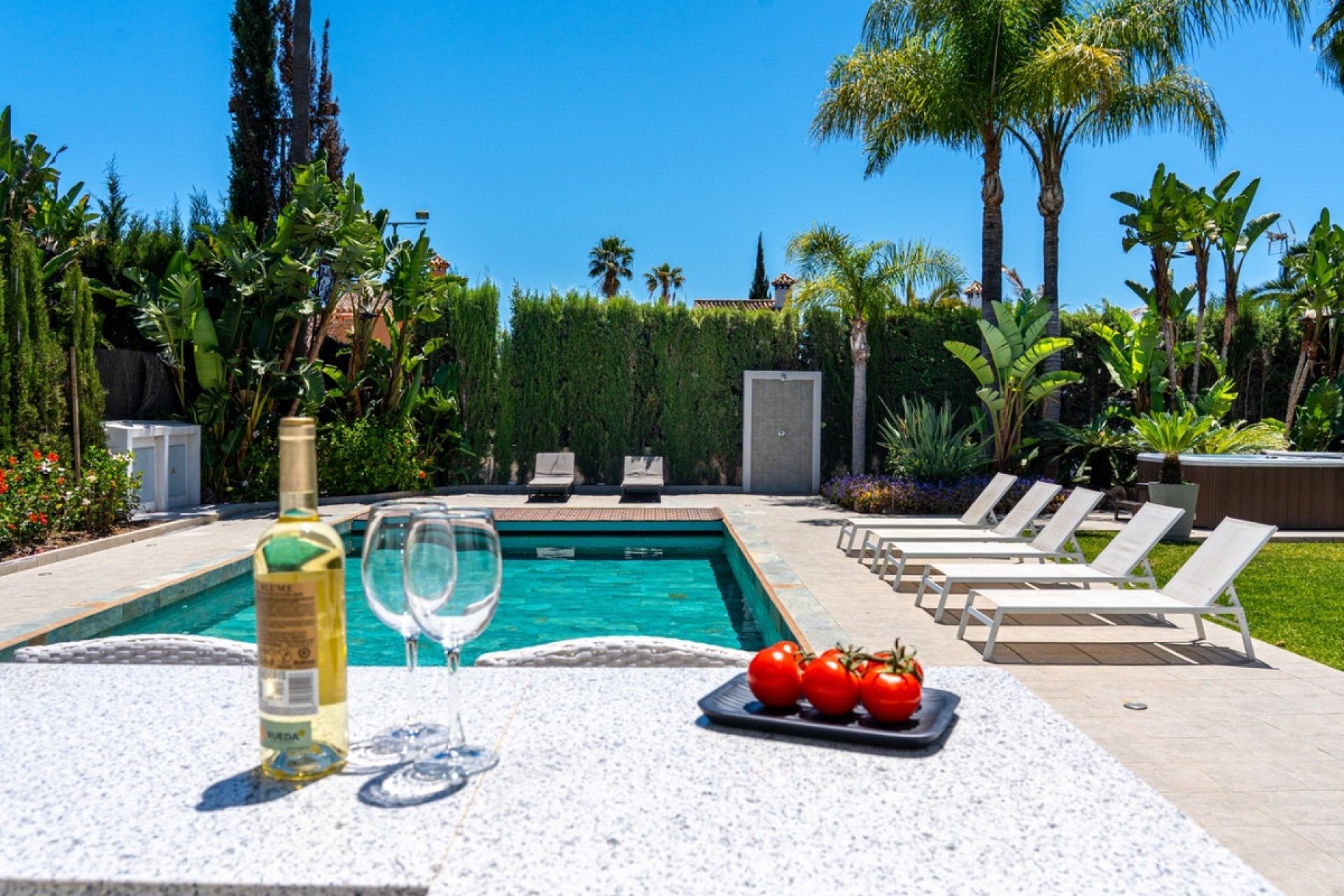 Resale - Villa - Marbella - Nueva Andalucía