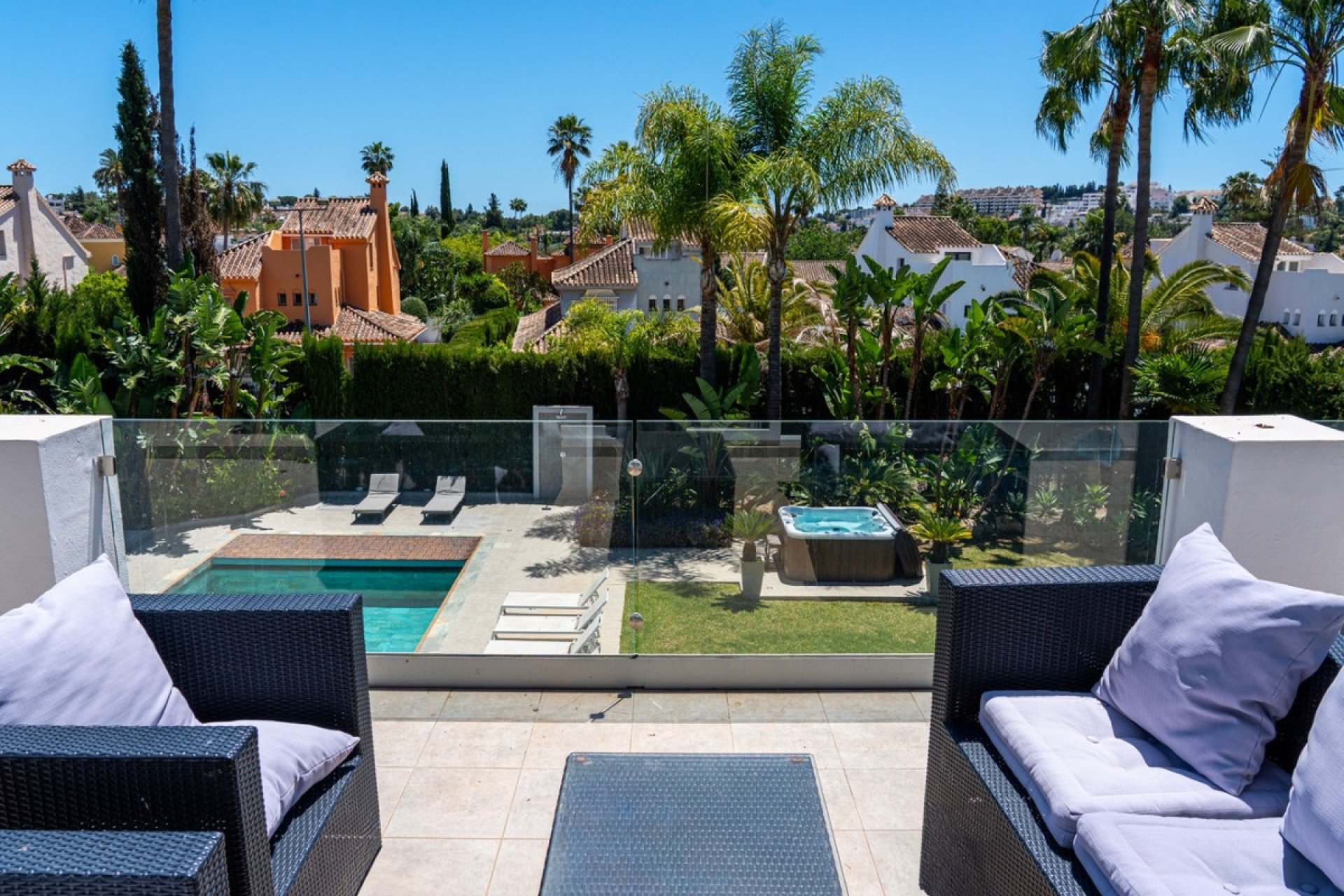 Resale - Villa - Marbella - Nueva Andalucía