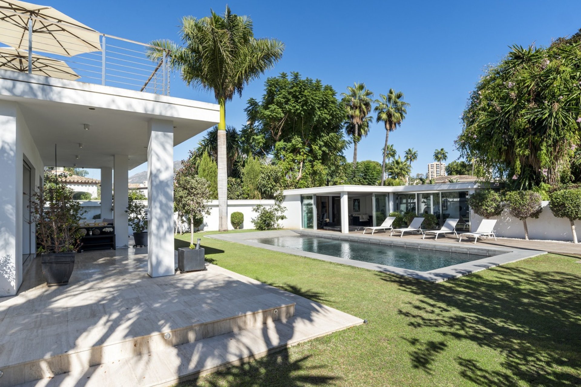 Resale - Villa - Marbella - Nueva Andalucía