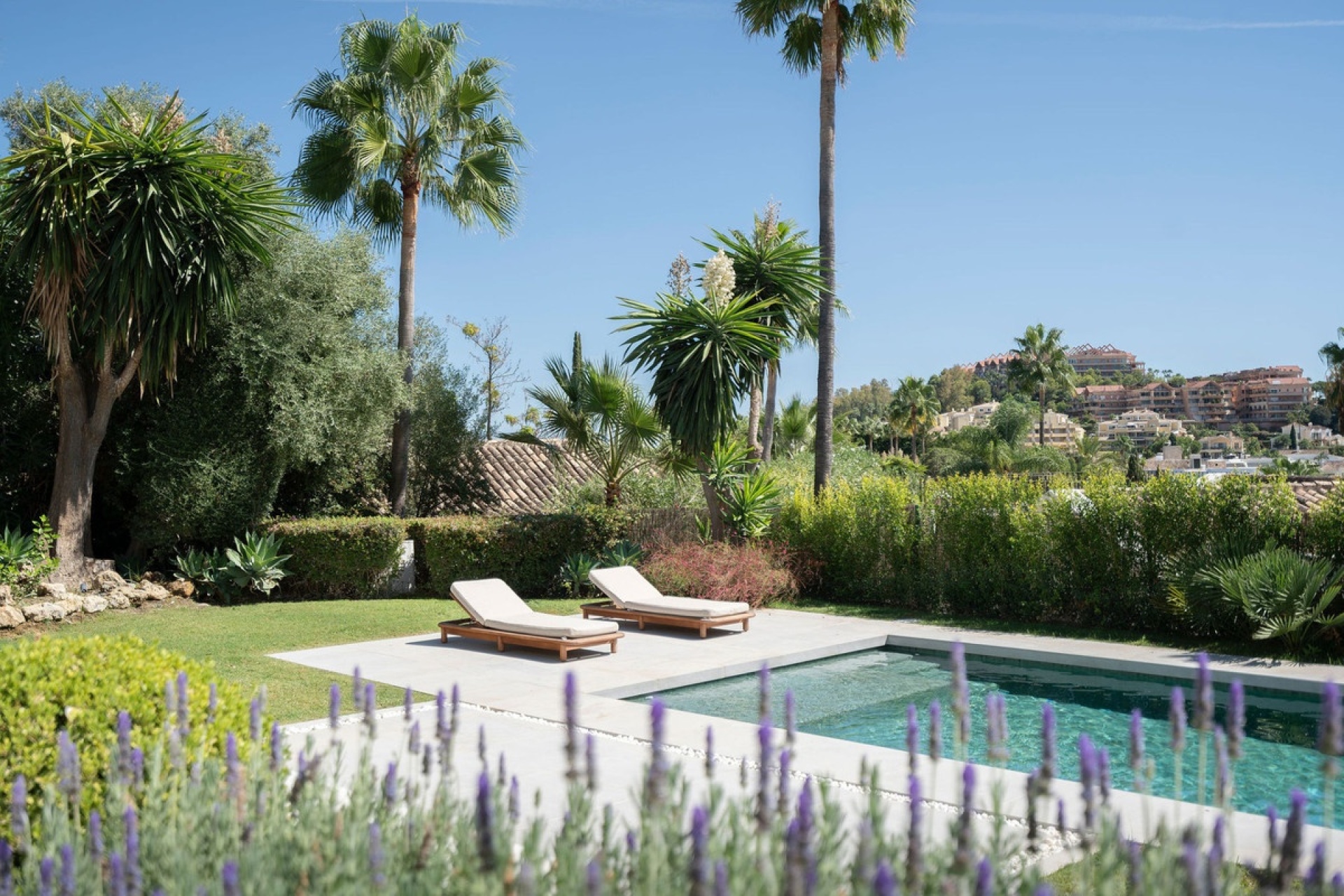 Resale - Villa - Marbella - Nueva Andalucía