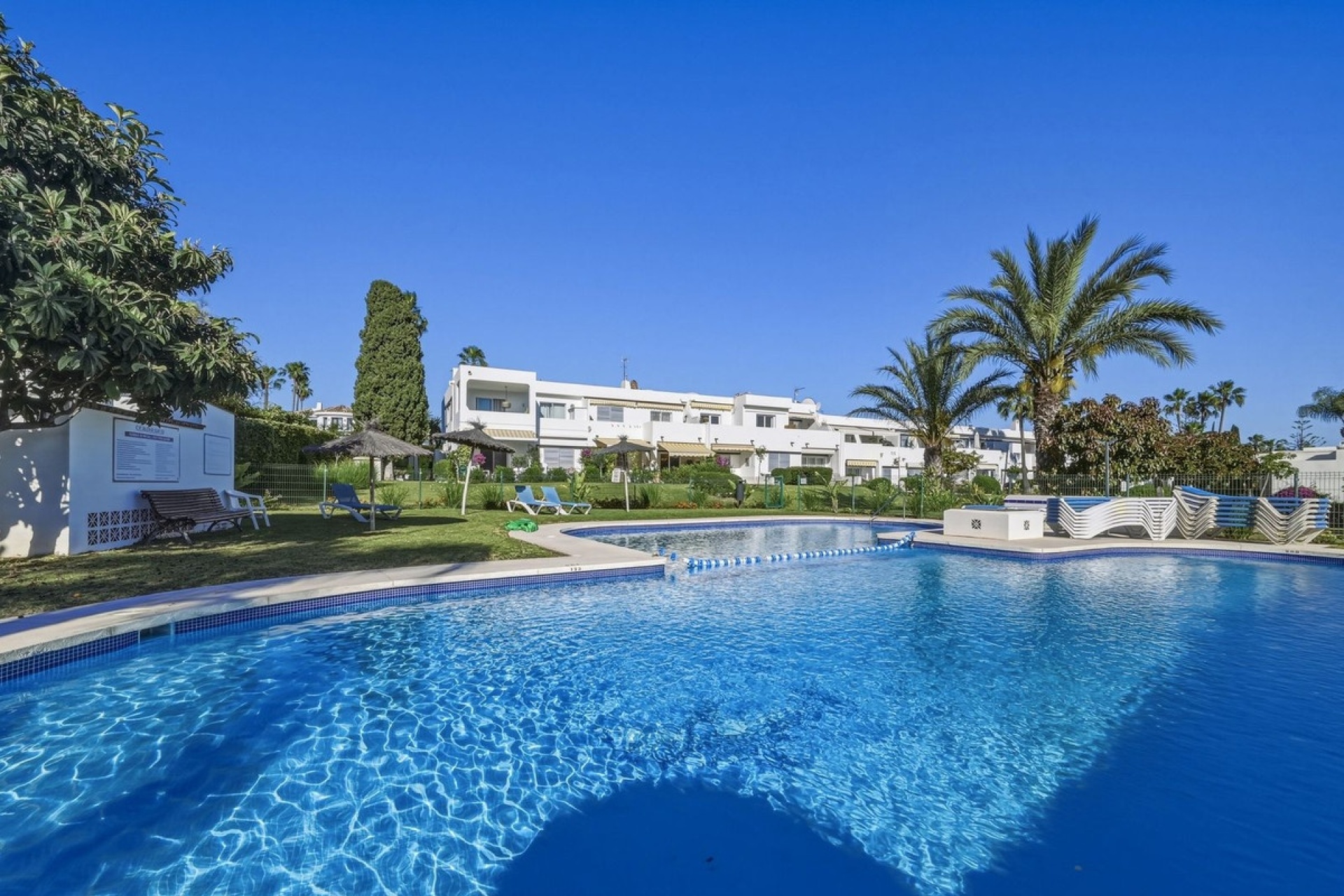 Resale - Villa - Marbella - Nueva Andalucía