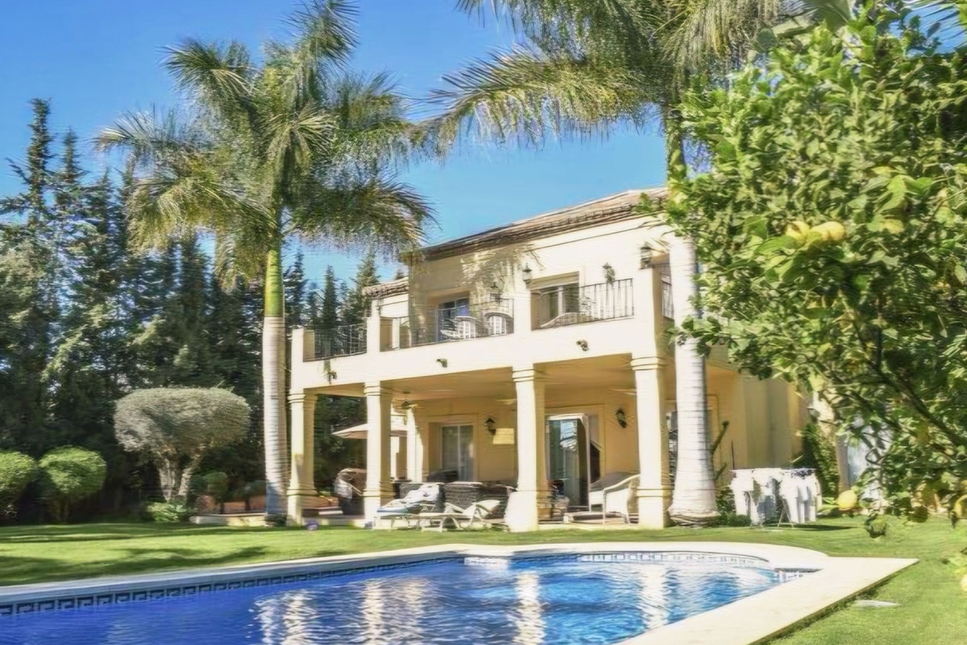 Resale - Villa - Marbella - Nueva Andalucía