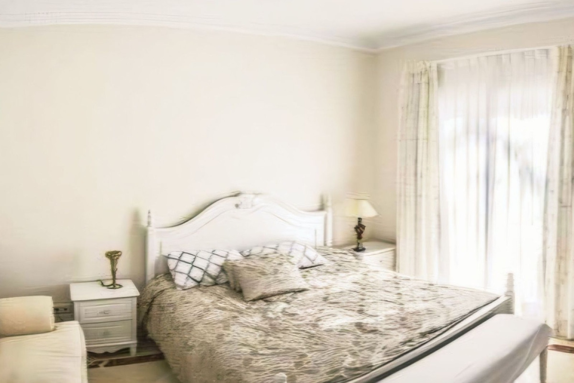 Resale - Villa - Marbella - Nueva Andalucía