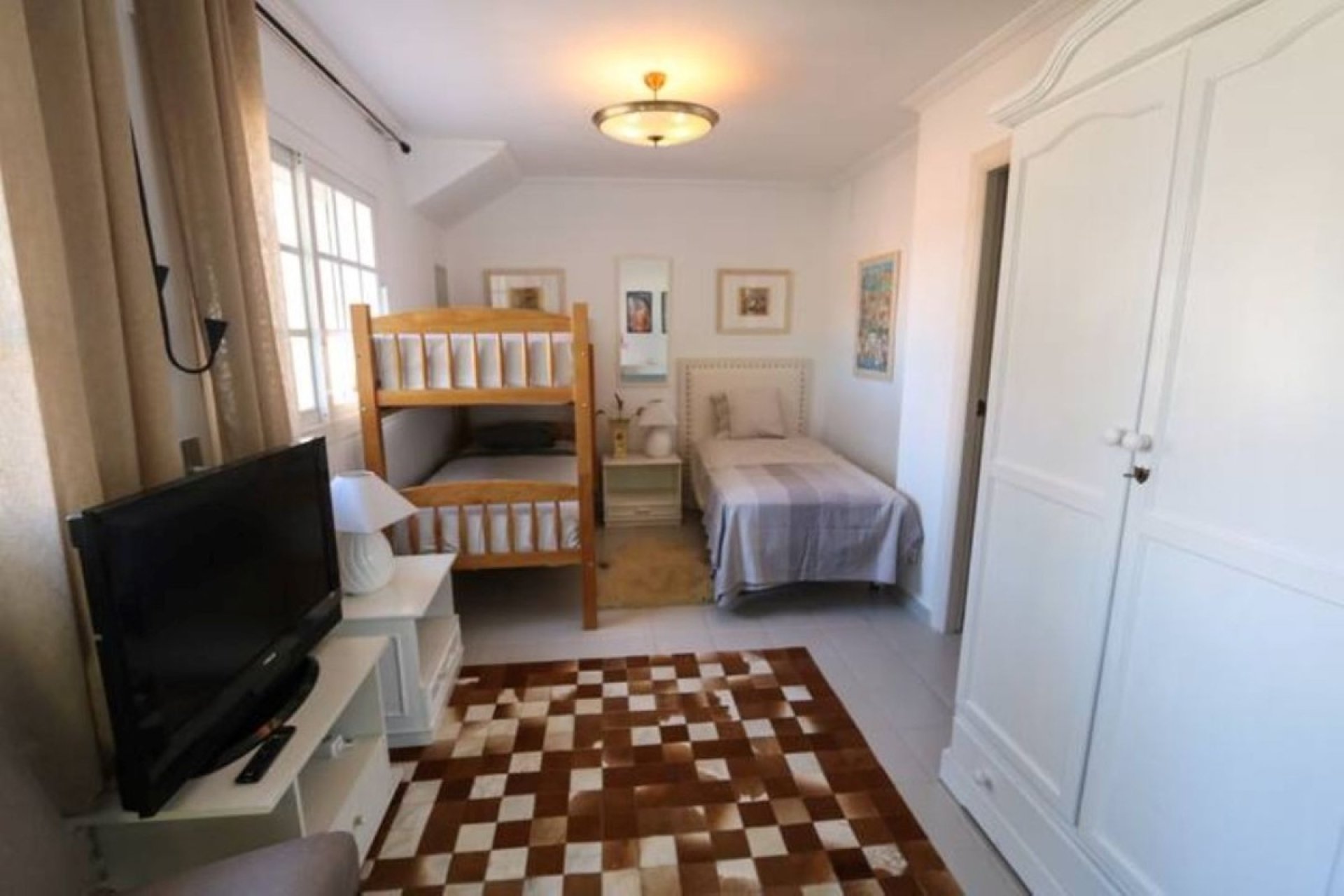 Resale - Villa - Marbella - Nueva Andalucía