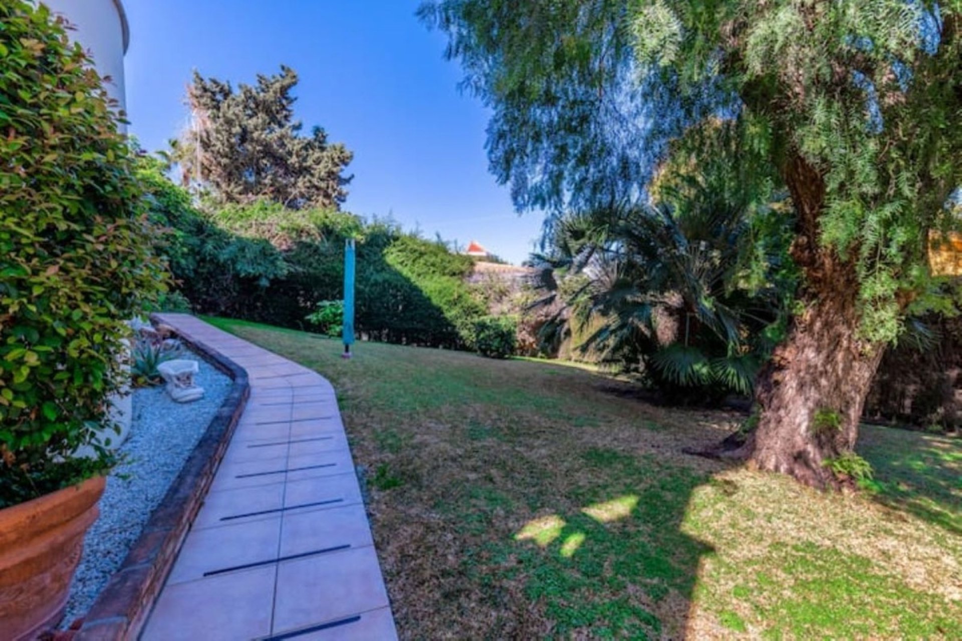 Resale - Villa - Marbella - Nueva Andalucía