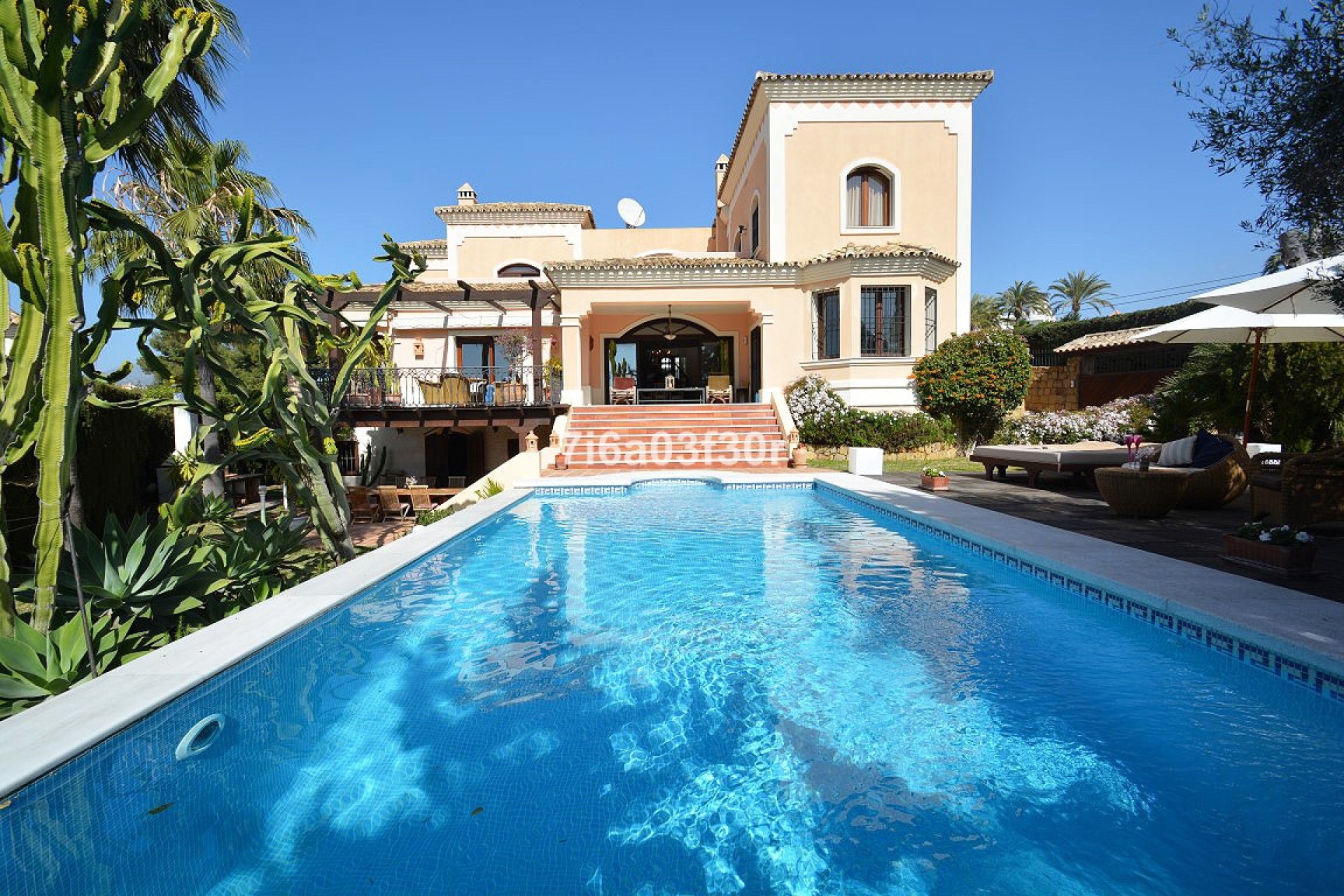 Resale - Villa - Marbella - Nueva Andalucía