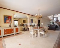 Resale - Villa - Marbella - Nueva Andalucía