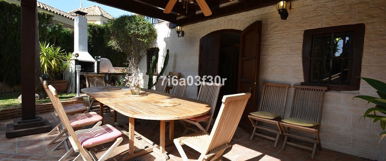 Resale - Villa - Marbella - Nueva Andalucía