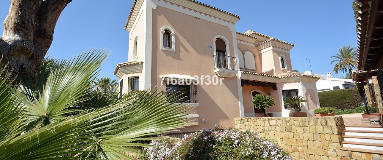Resale - Villa - Marbella - Nueva Andalucía