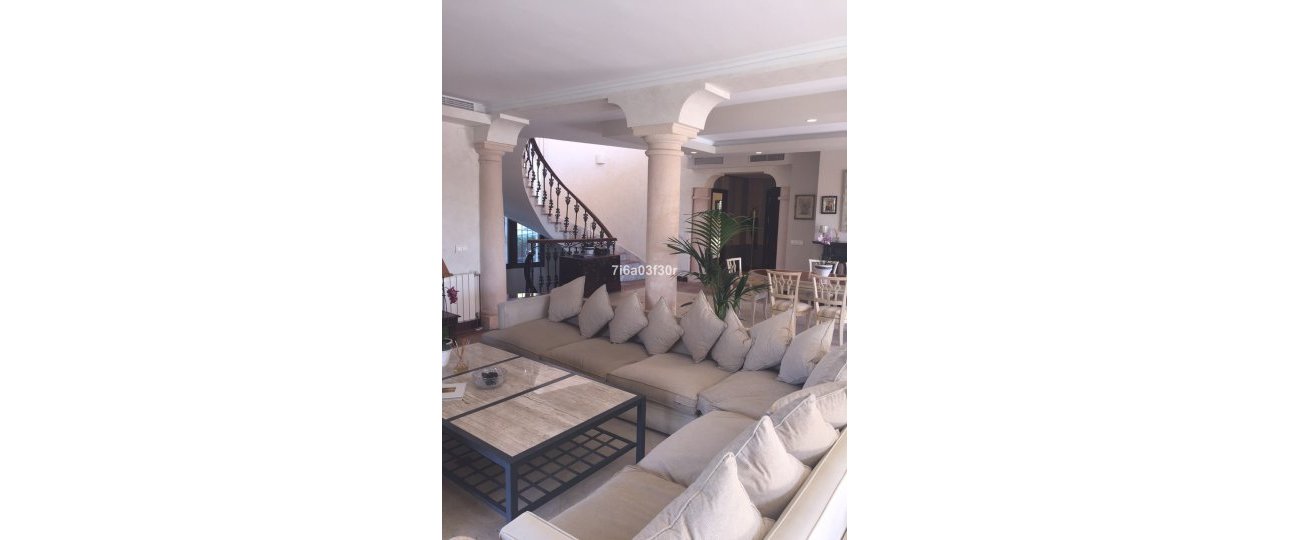 Resale - Villa - Marbella - Nueva Andalucía