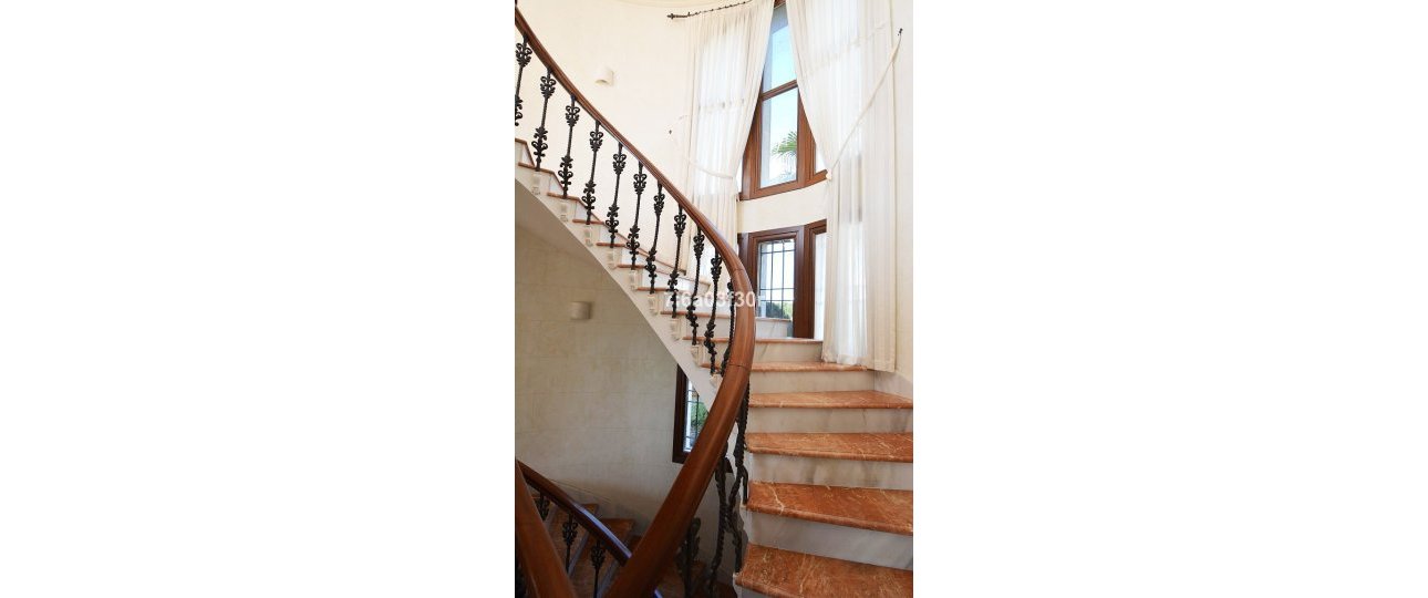 Resale - Villa - Marbella - Nueva Andalucía