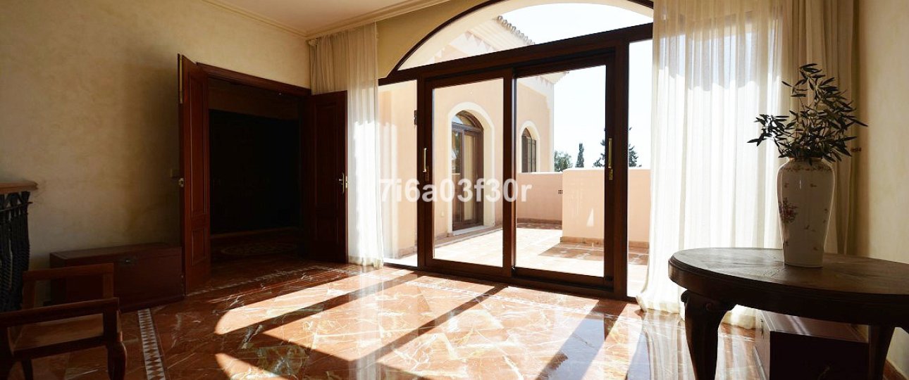 Resale - Villa - Marbella - Nueva Andalucía