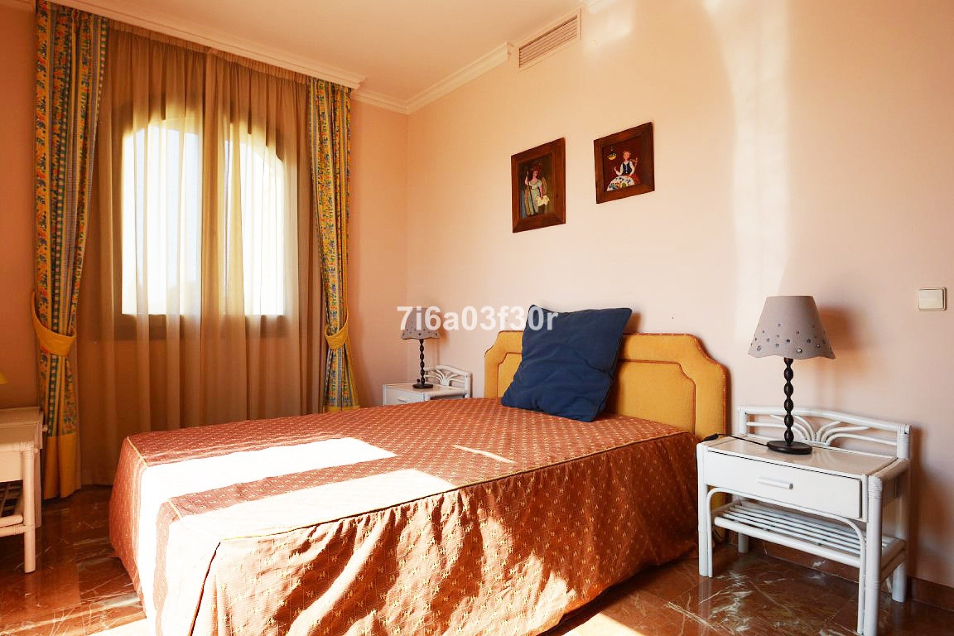 Resale - Villa - Marbella - Nueva Andalucía