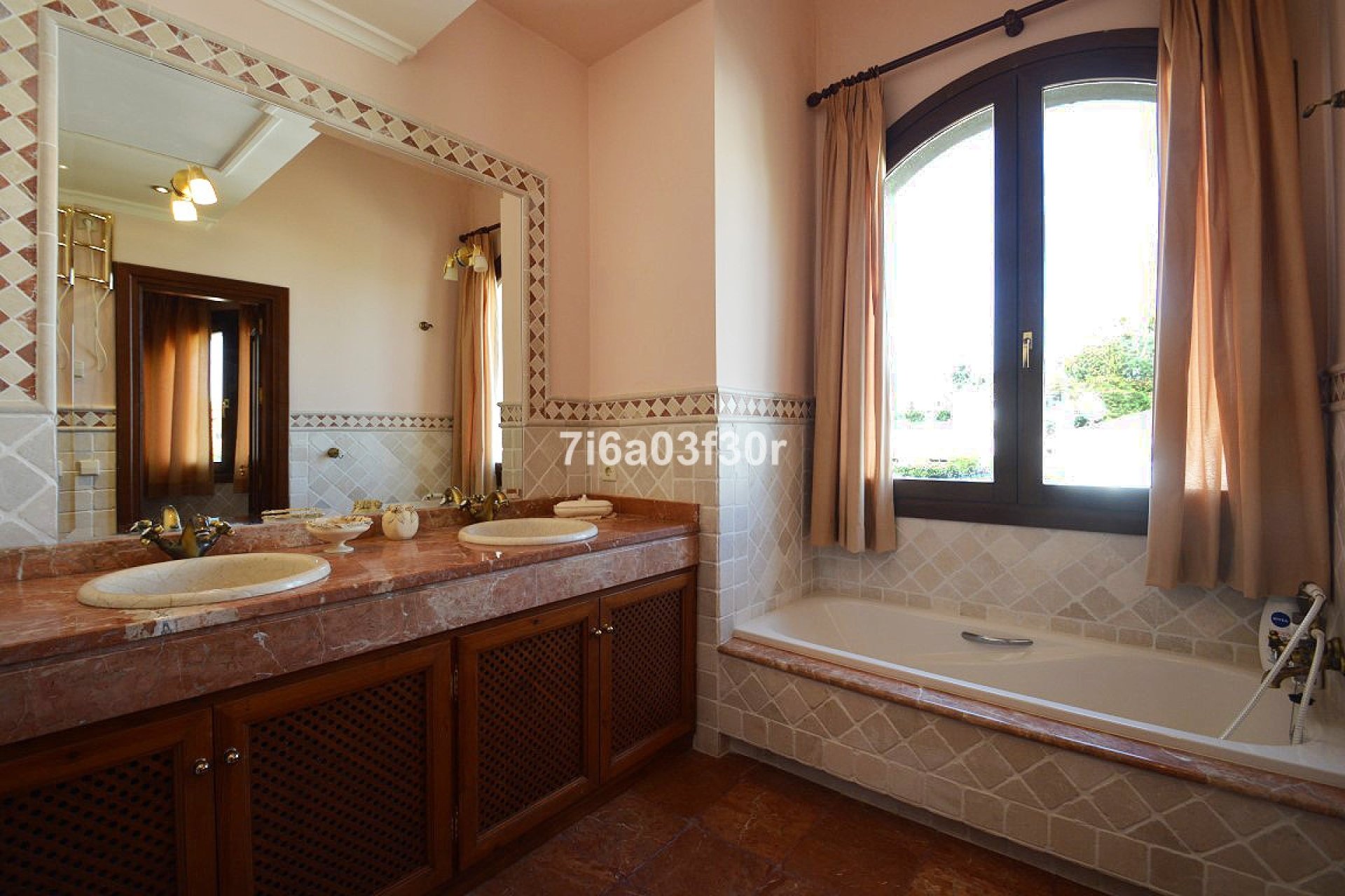 Resale - Villa - Marbella - Nueva Andalucía