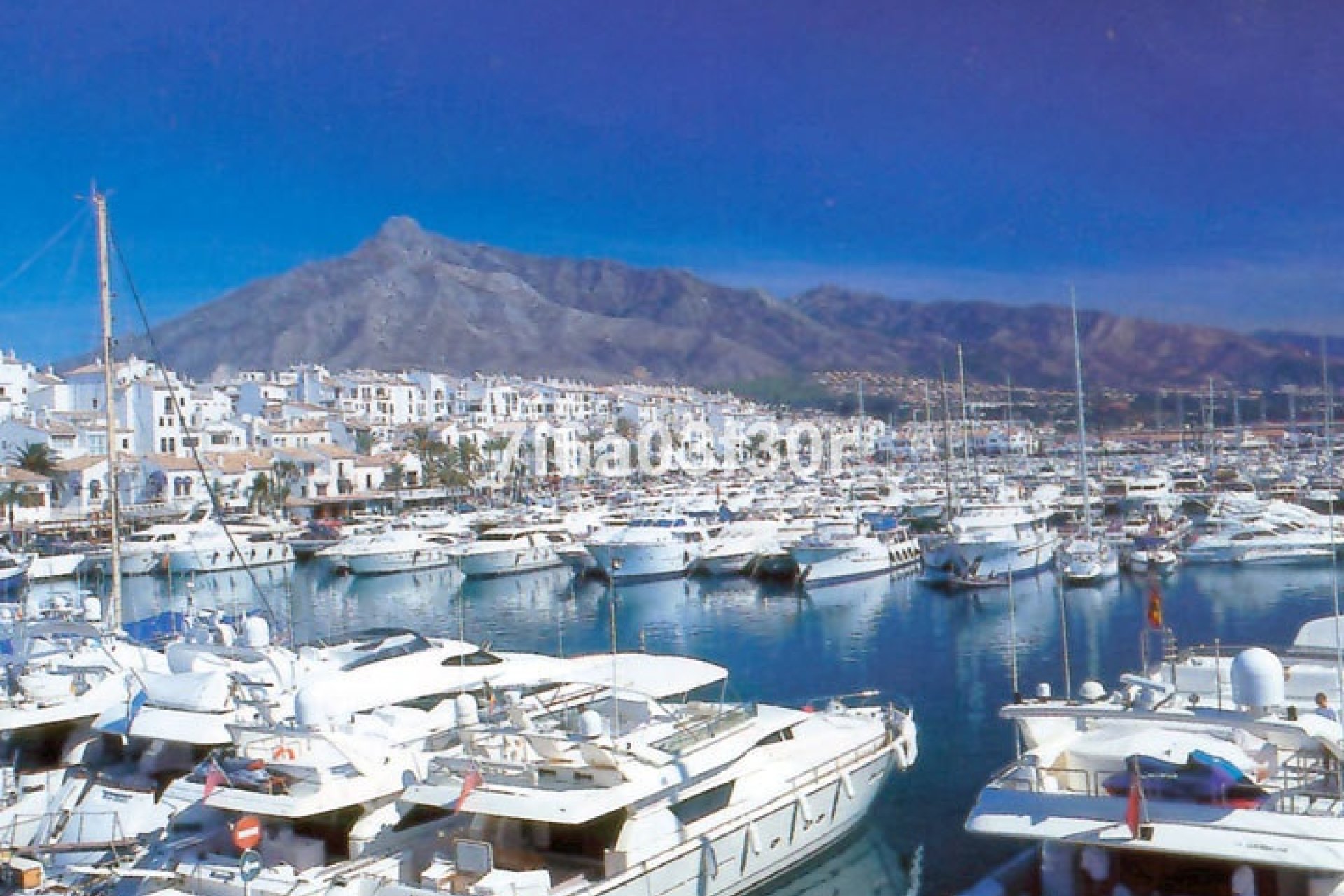 Resale - Villa - Marbella - Nueva Andalucía