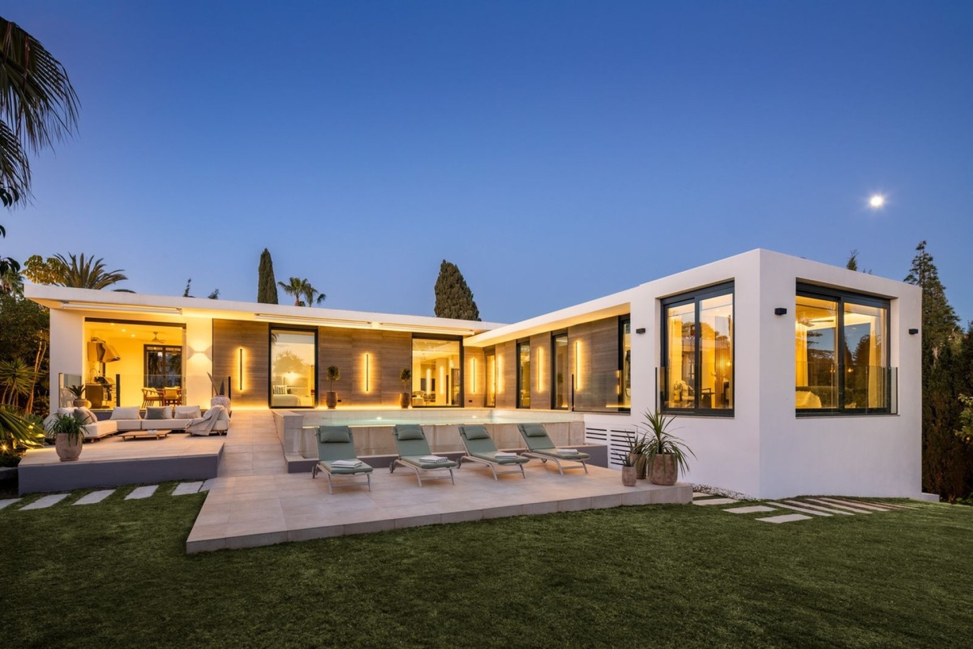 Resale - Villa - Marbella - Nueva Andalucía