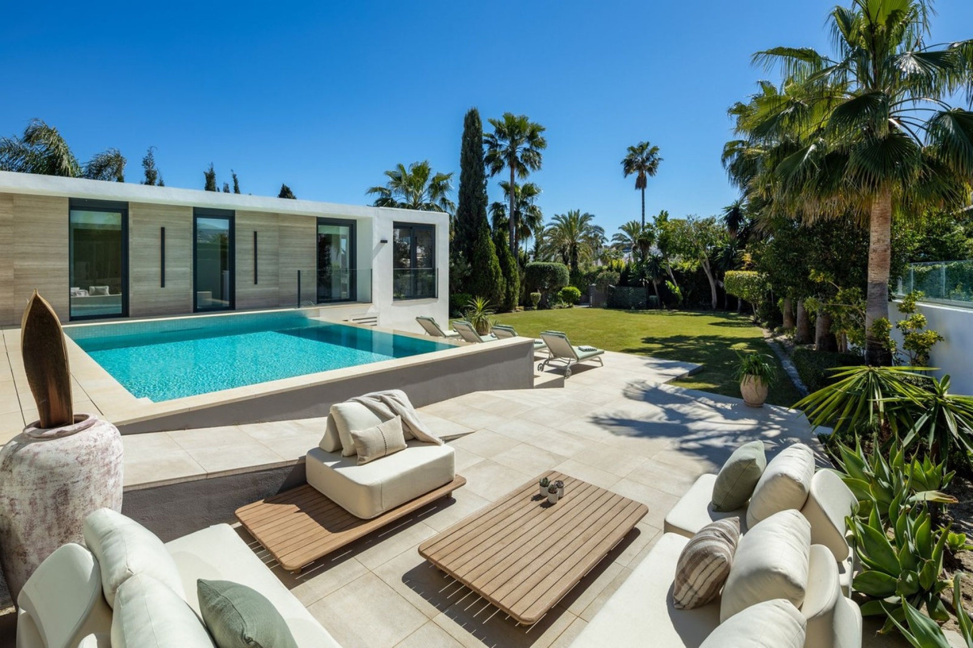 Resale - Villa - Marbella - Nueva Andalucía