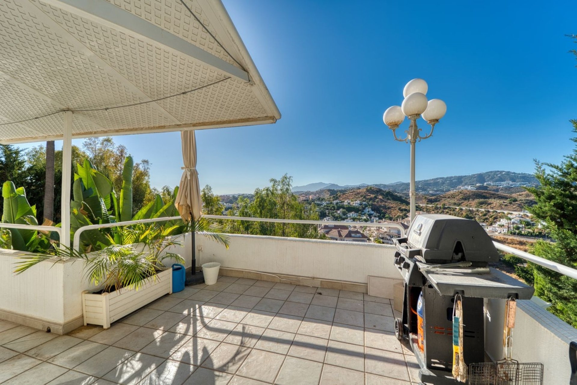 Resale - Villa - Marbella - Nueva Andalucía