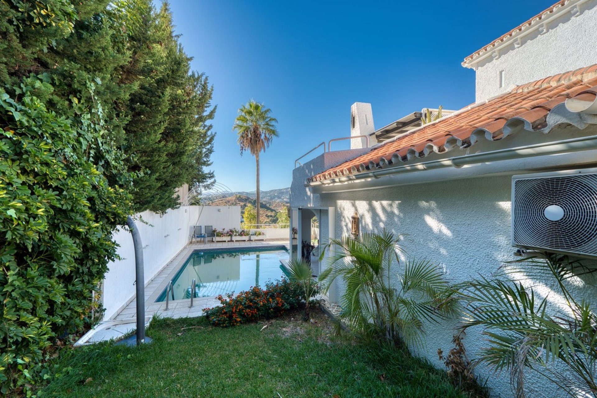 Resale - Villa - Marbella - Nueva Andalucía