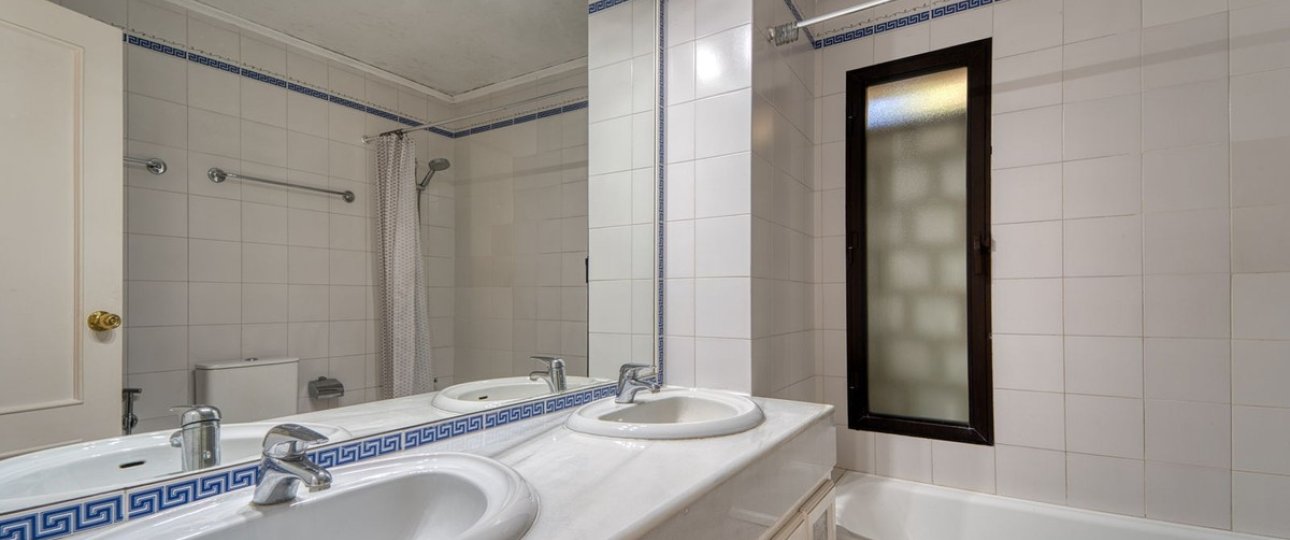 Resale - Villa - Marbella - Nueva Andalucía
