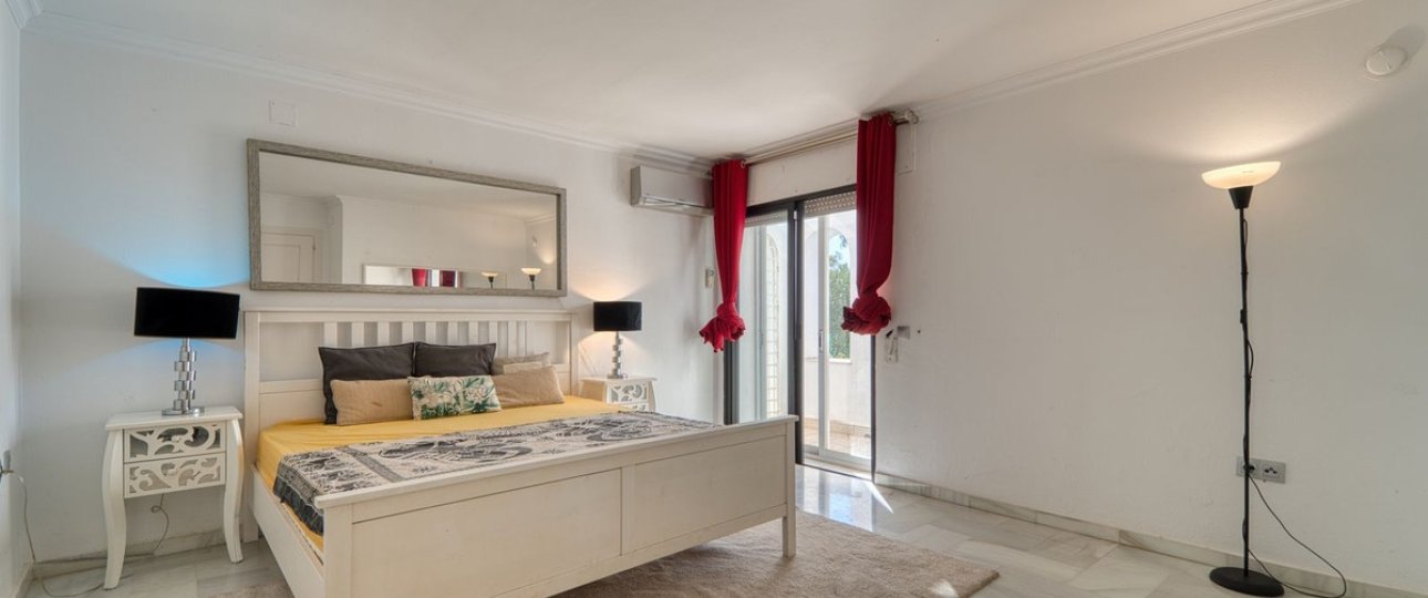 Resale - Villa - Marbella - Nueva Andalucía