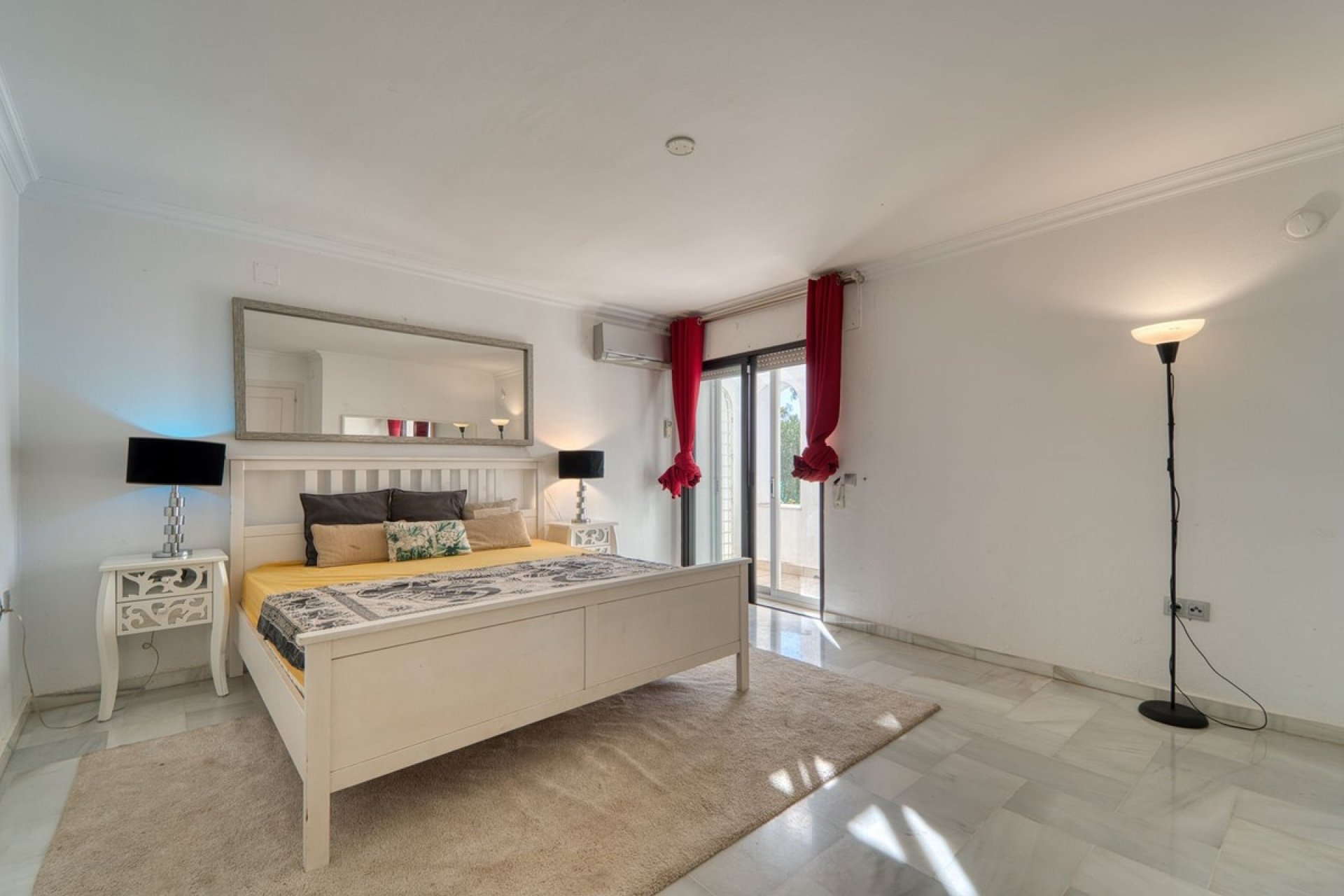 Resale - Villa - Marbella - Nueva Andalucía