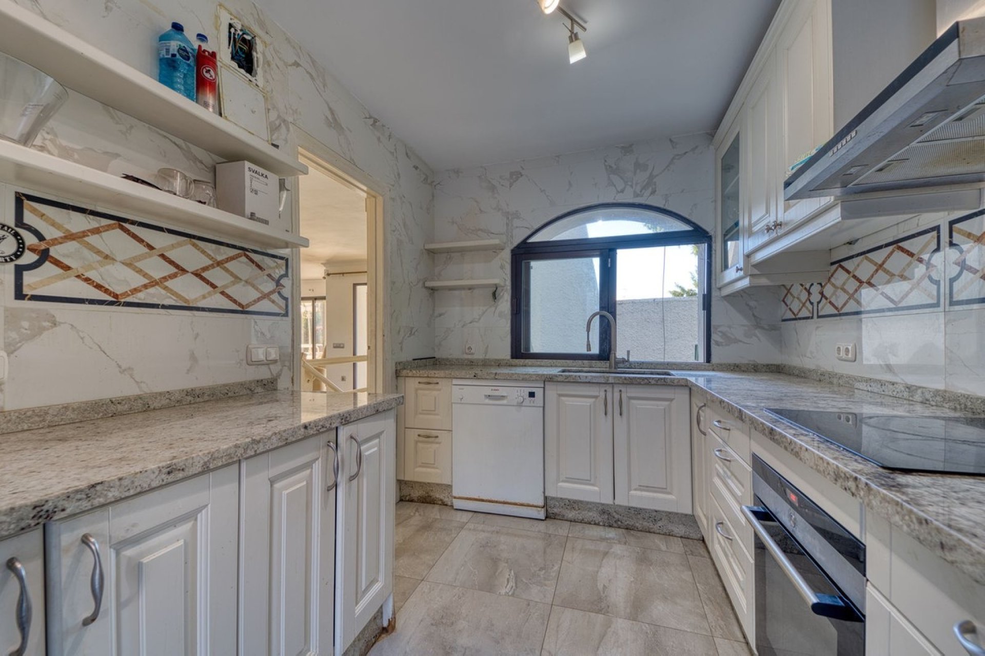 Resale - Villa - Marbella - Nueva Andalucía