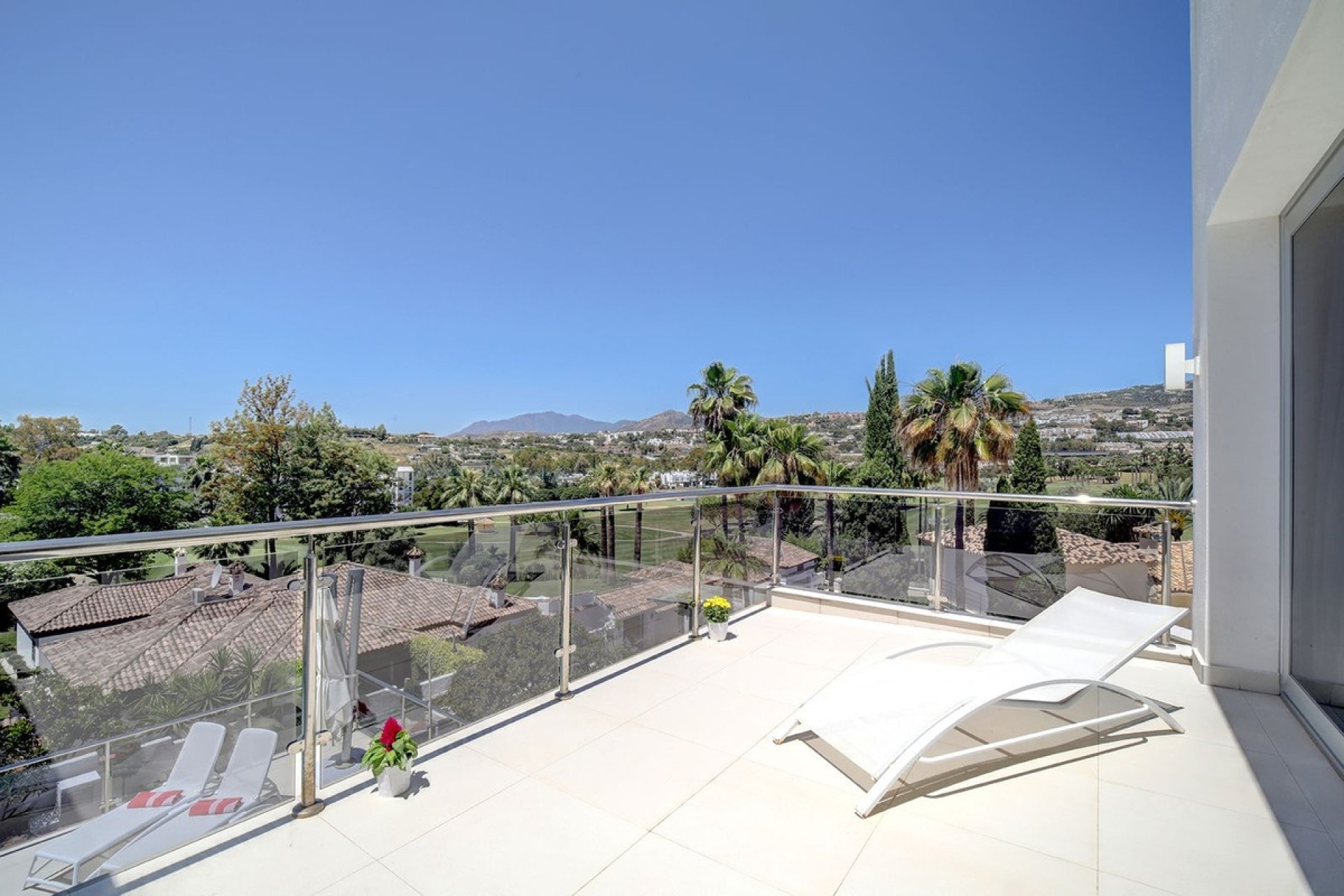 Resale - Villa - Marbella - Nueva Andalucía