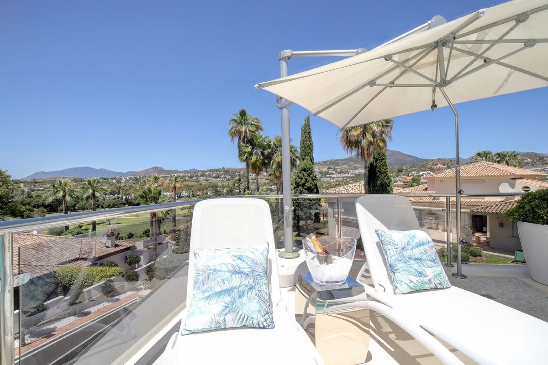 Resale - Villa - Marbella - Nueva Andalucía
