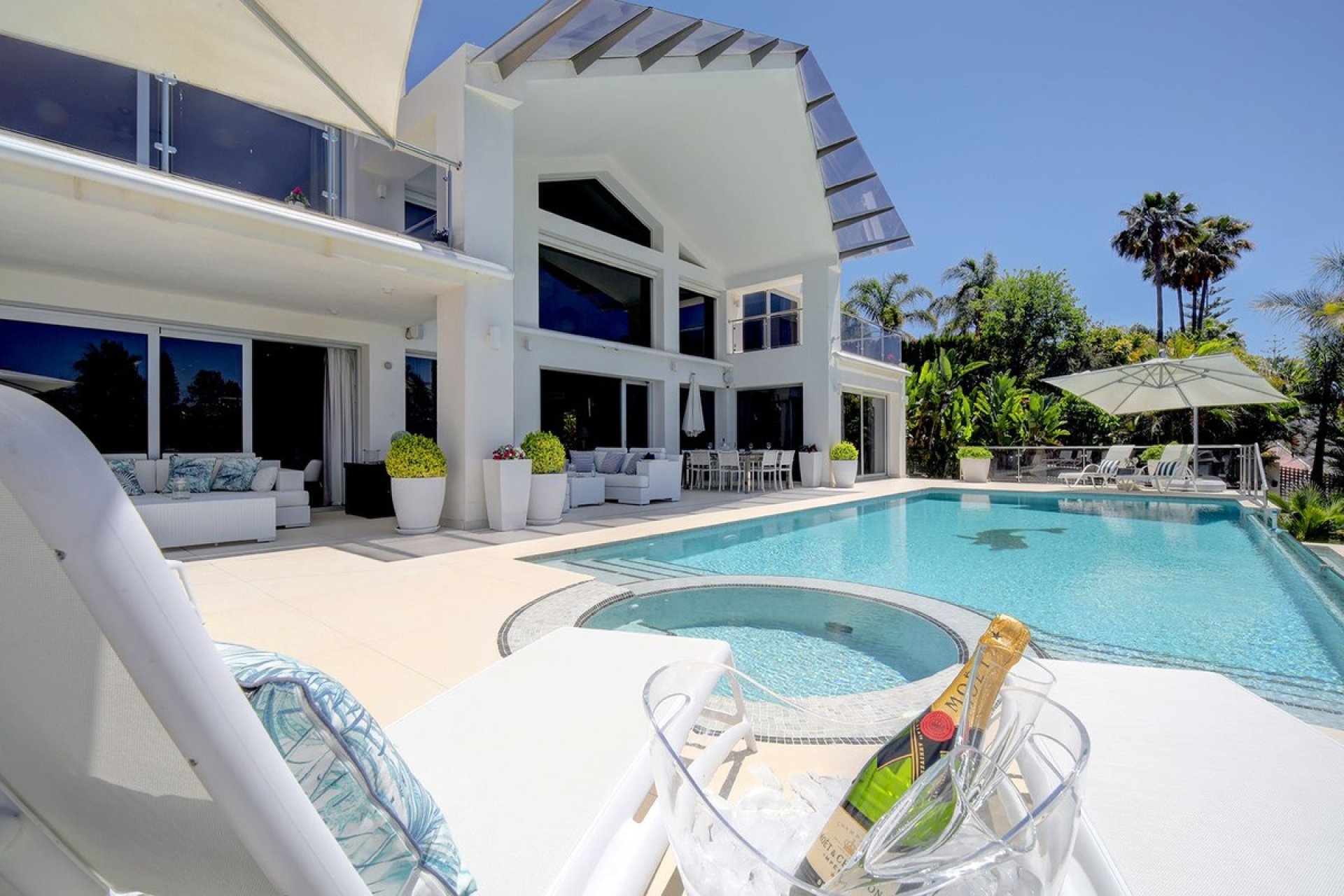 Resale - Villa - Marbella - Nueva Andalucía