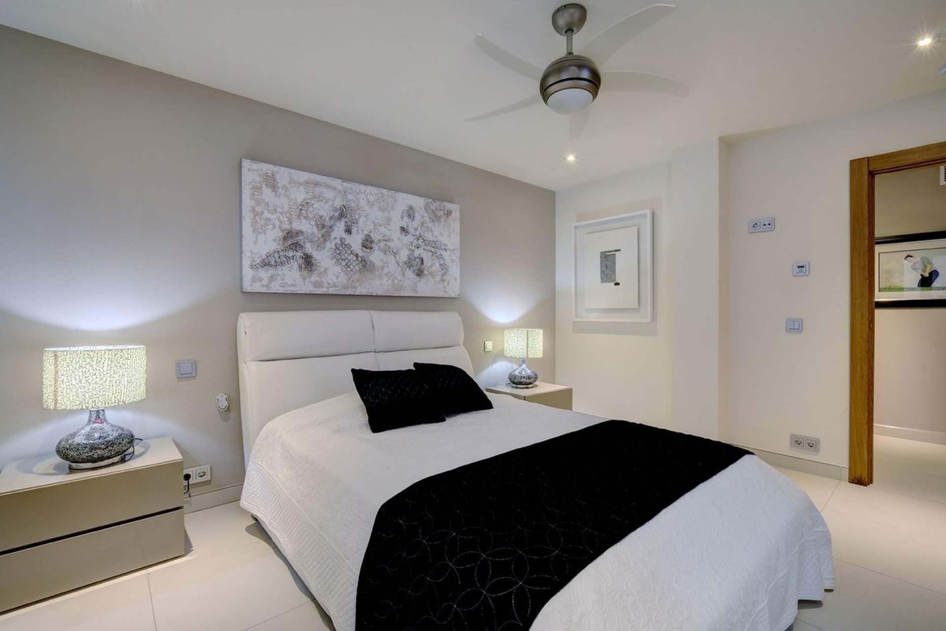 Resale - Villa - Marbella - Nueva Andalucía