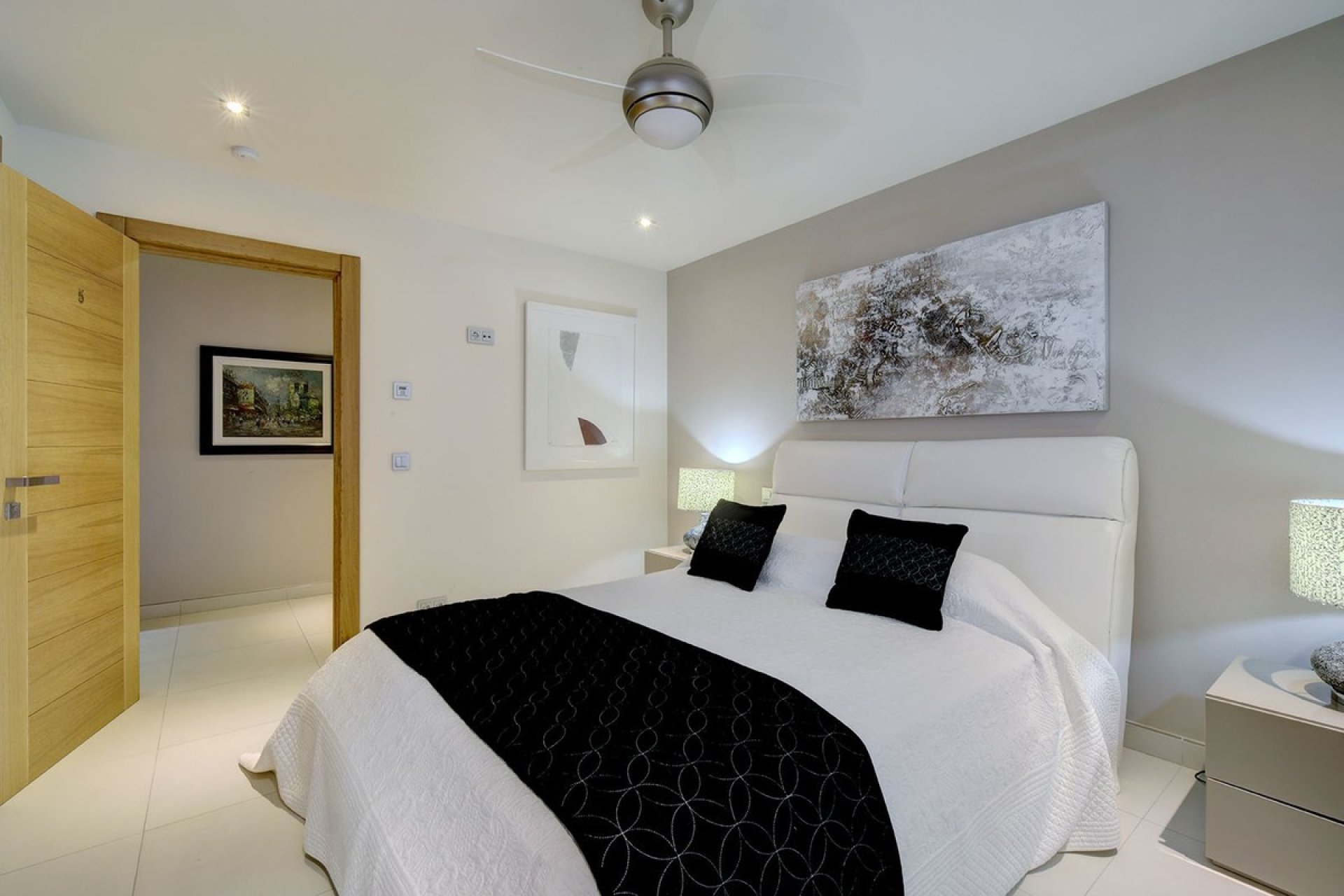 Resale - Villa - Marbella - Nueva Andalucía