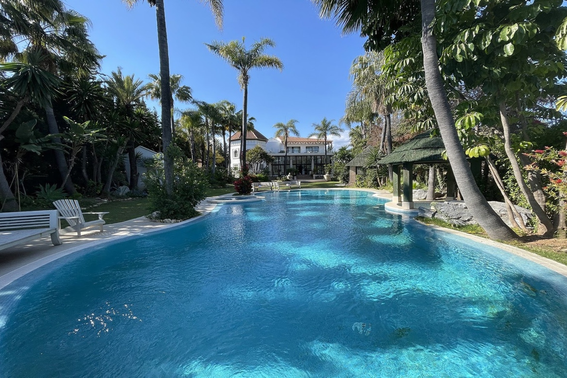 Resale - Villa - Marbella - Nueva Andalucía