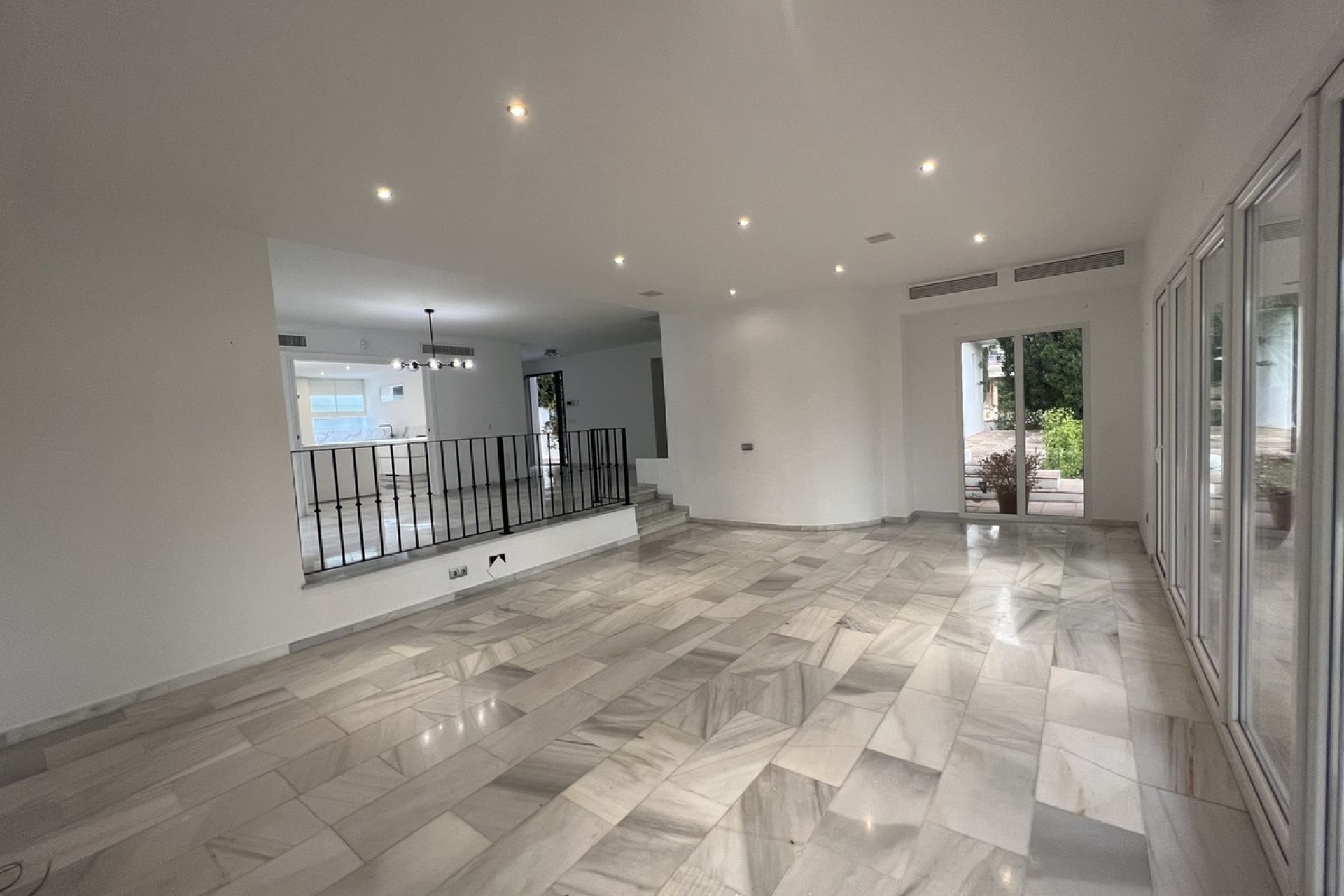 Resale - Villa - Marbella - Nueva Andalucía