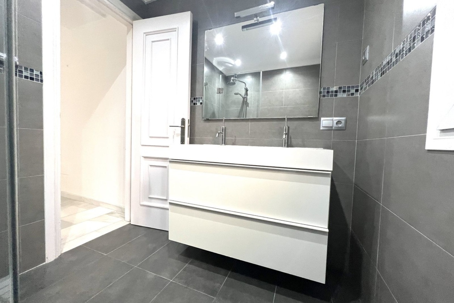 Resale - Villa - Marbella - Nueva Andalucía