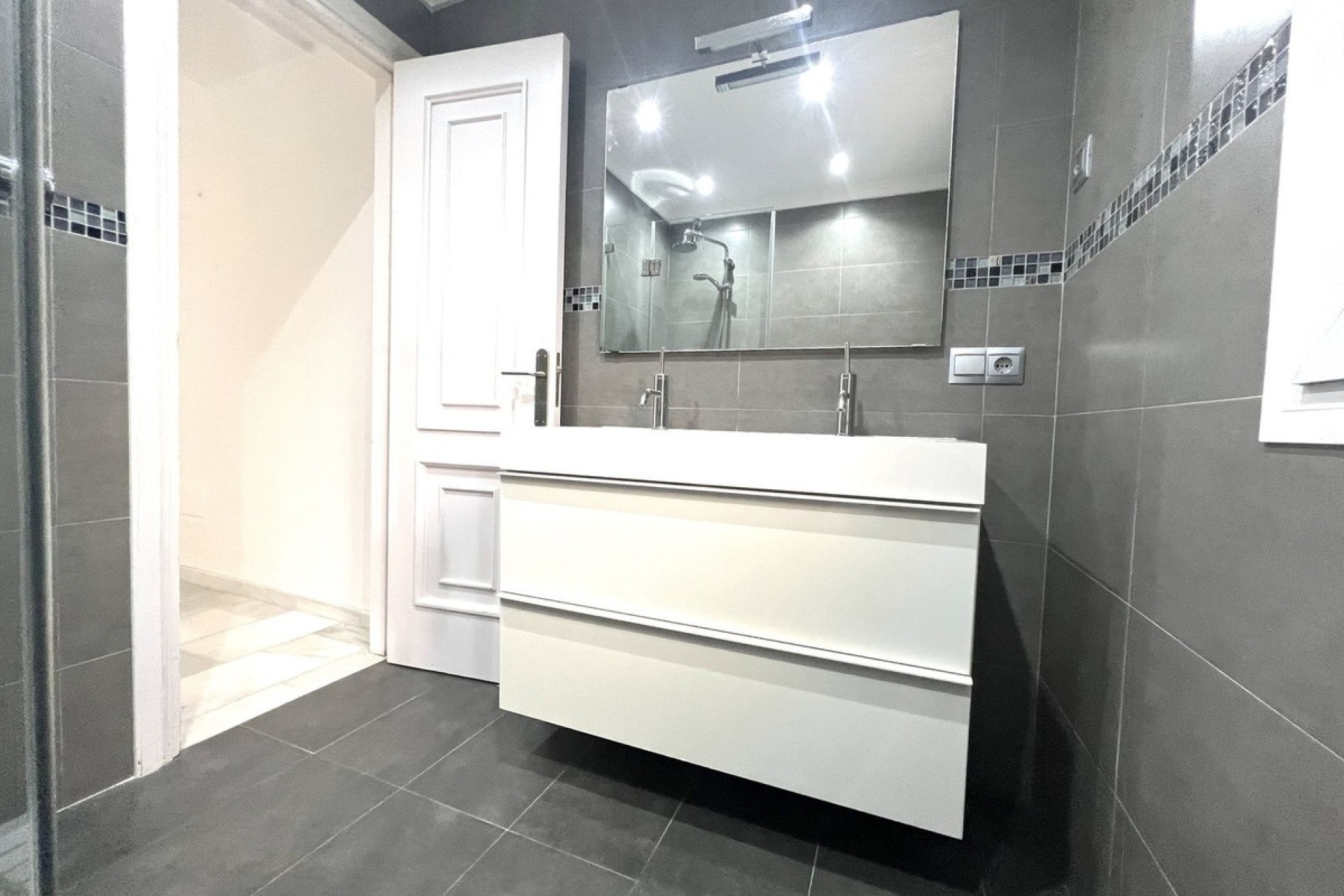 Resale - Villa - Marbella - Nueva Andalucía