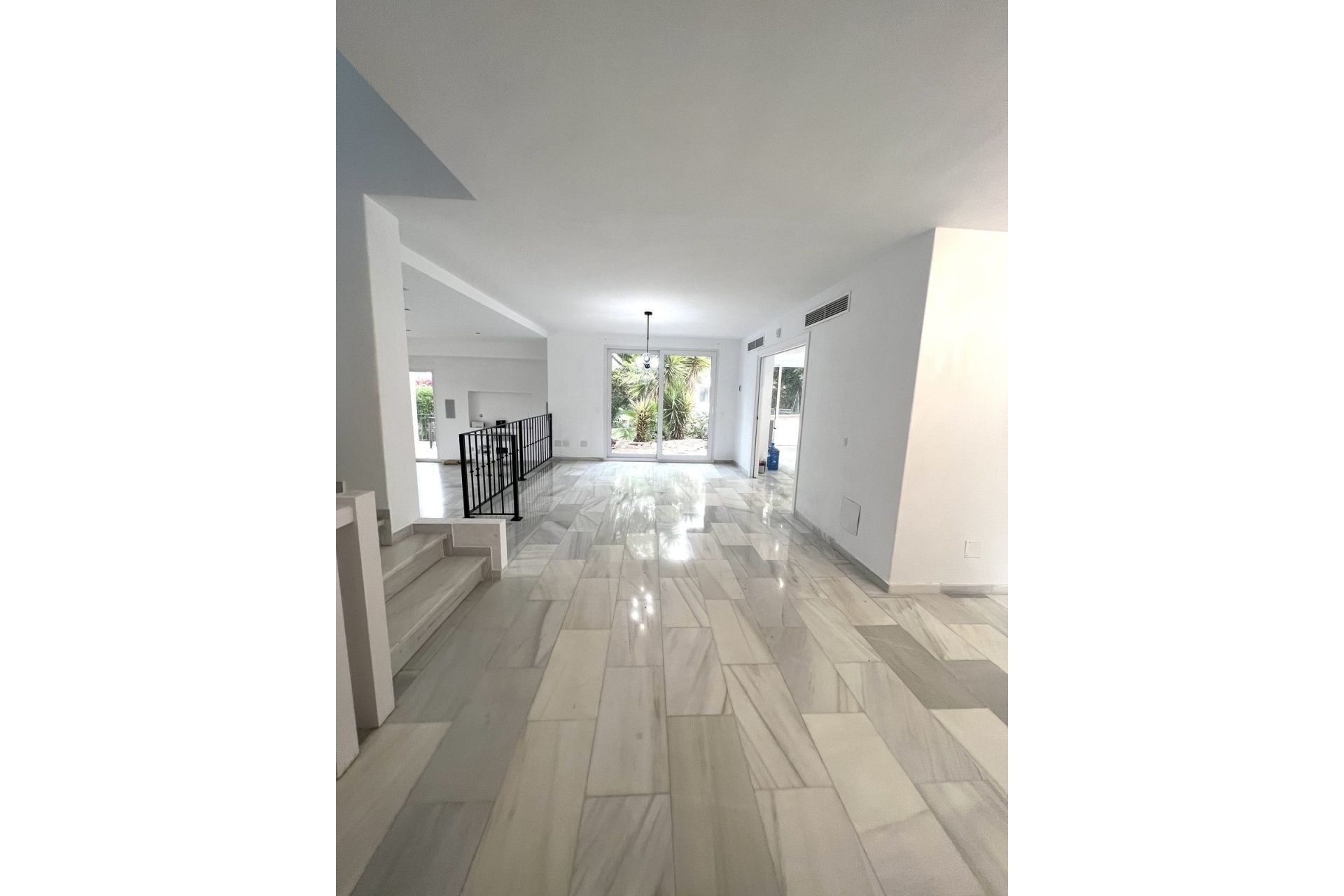 Resale - Villa - Marbella - Nueva Andalucía