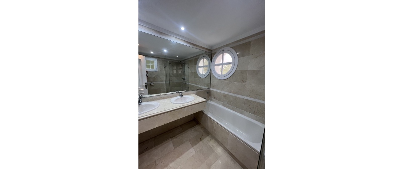 Resale - Villa - Marbella - Nueva Andalucía