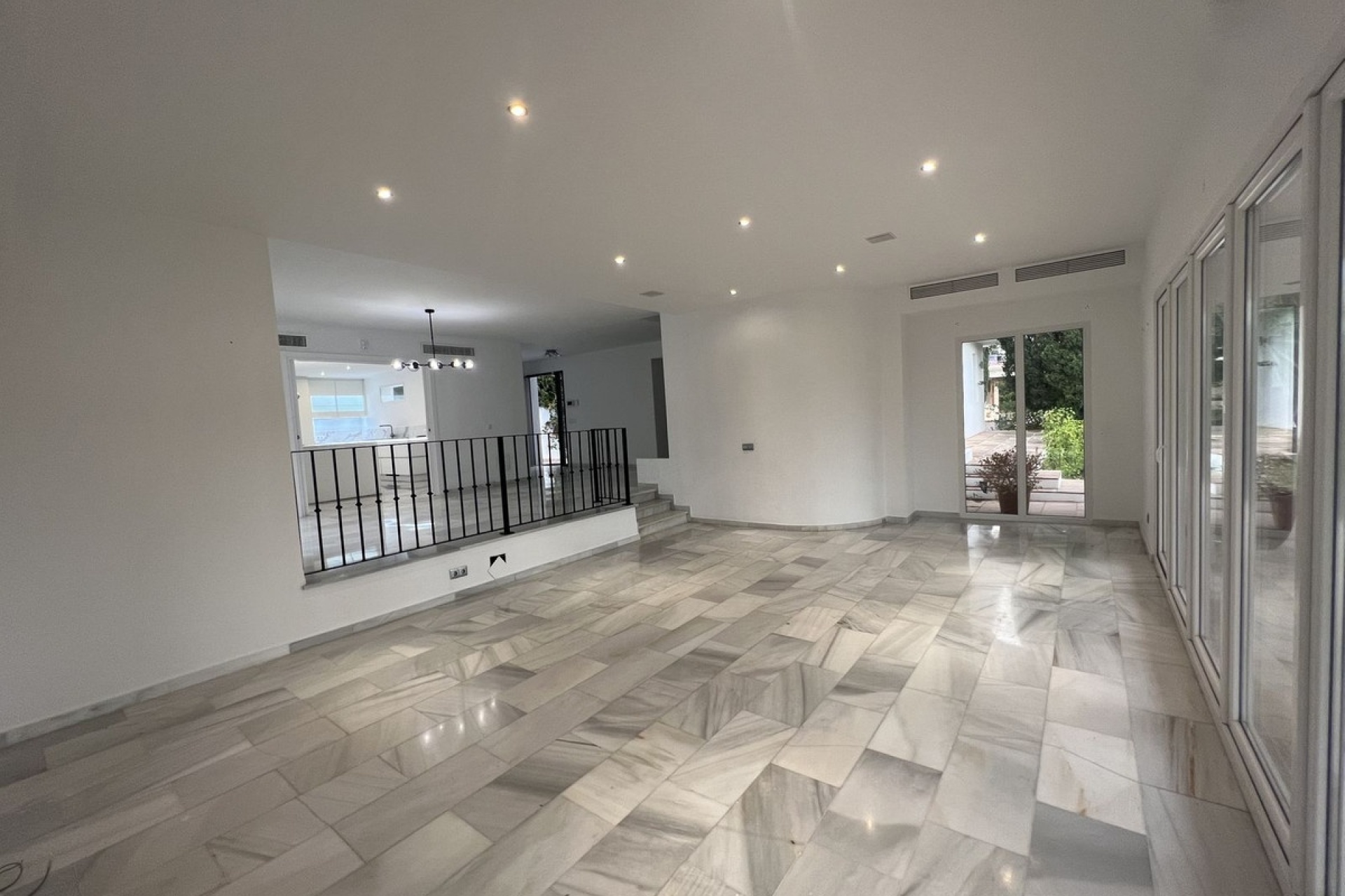 Resale - Villa - Marbella - Nueva Andalucía