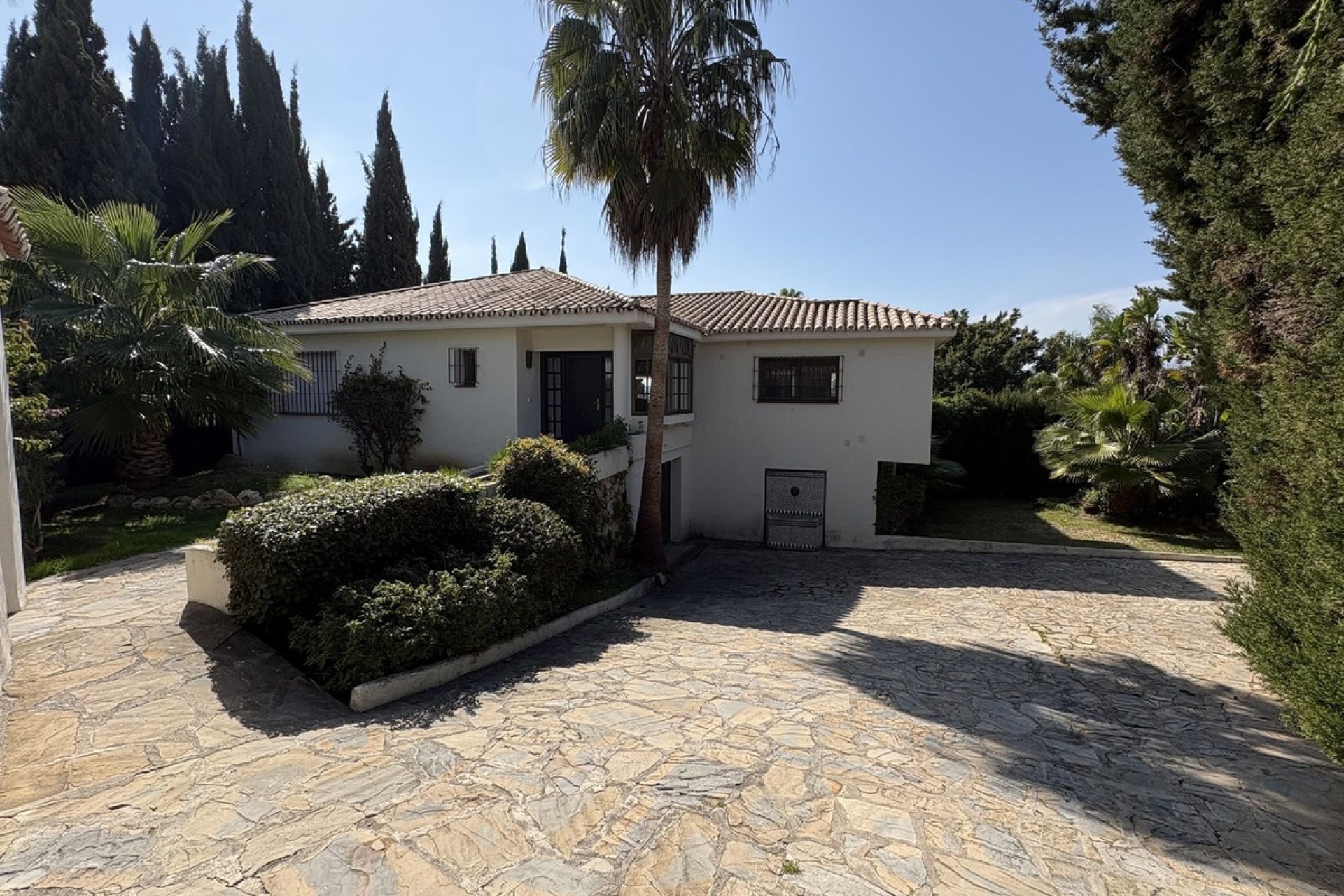 Resale - Villa - Marbella - Nueva Andalucía