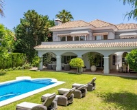 Resale - Villa - Marbella - Nueva Andalucía