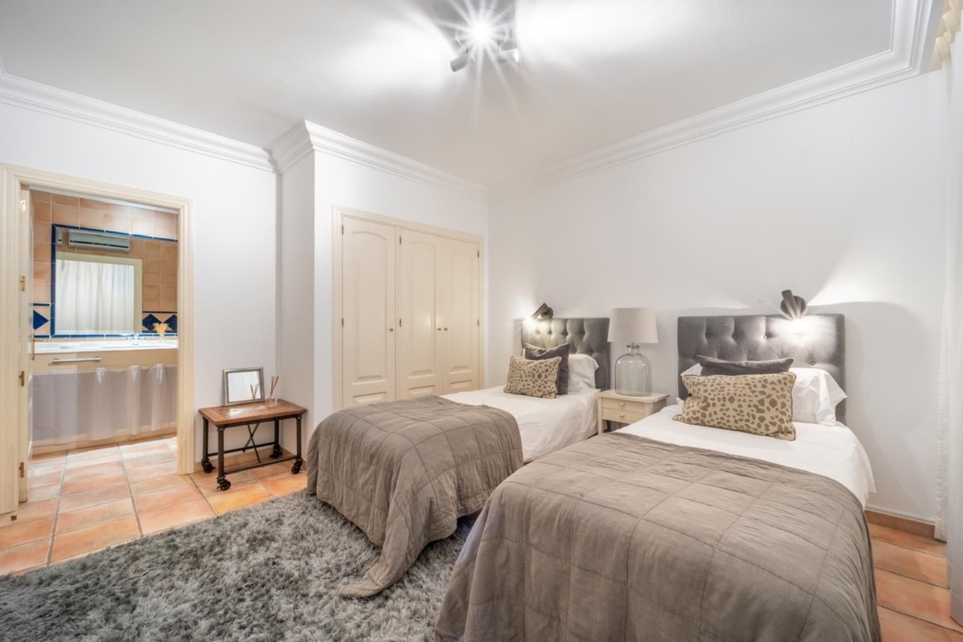 Resale - Villa - Marbella - Nueva Andalucía