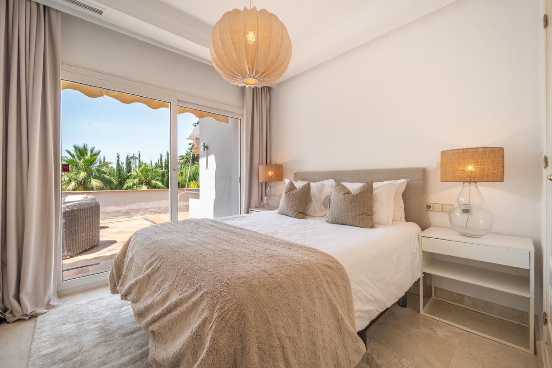 Resale - Villa - Marbella - Nueva Andalucía