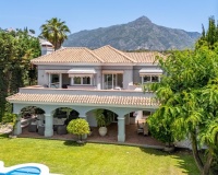 Resale - Villa - Marbella - Nueva Andalucía