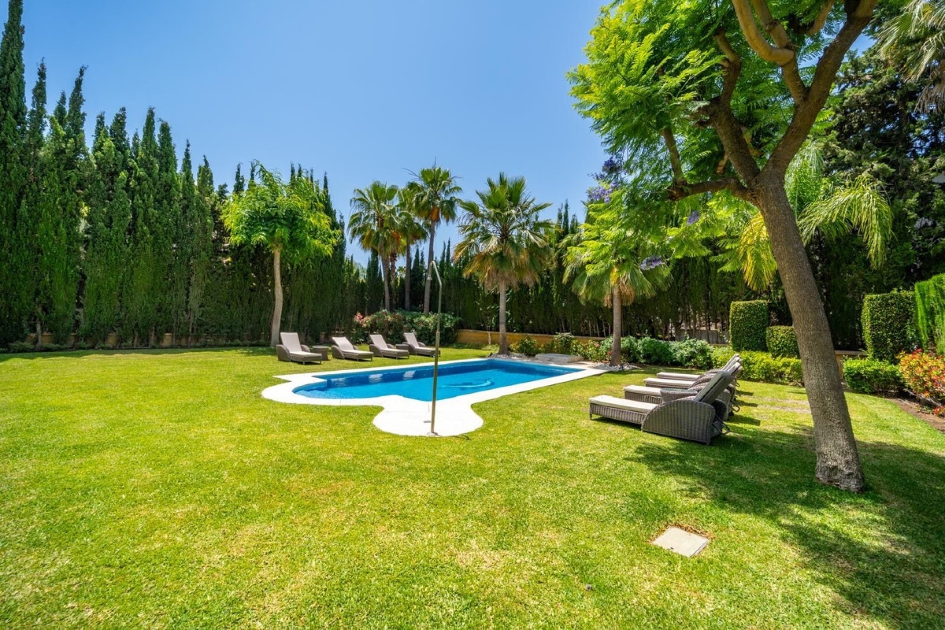 Resale - Villa - Marbella - Nueva Andalucía