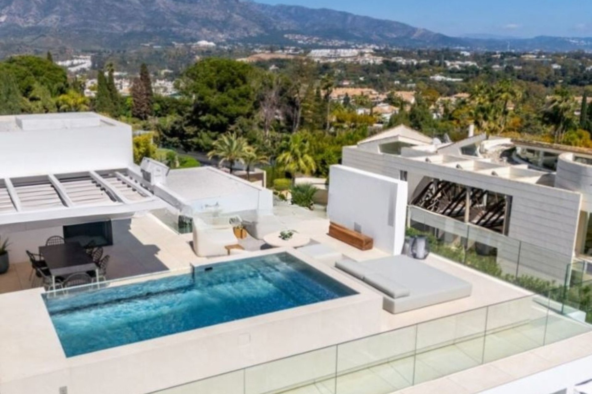 Resale - Villa - Marbella - Nueva Andalucía