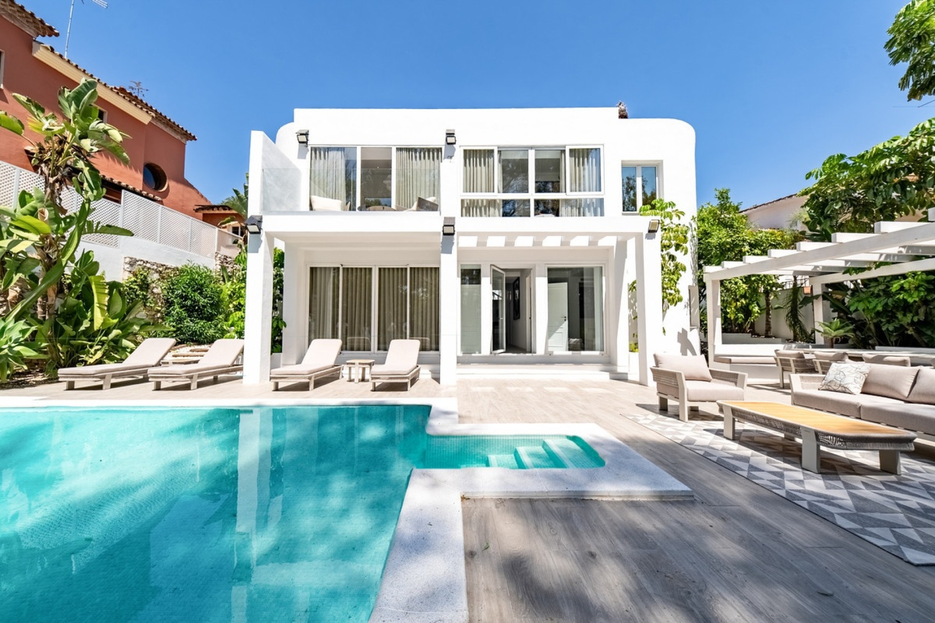 Resale - Villa - Marbella - Nueva Andalucía