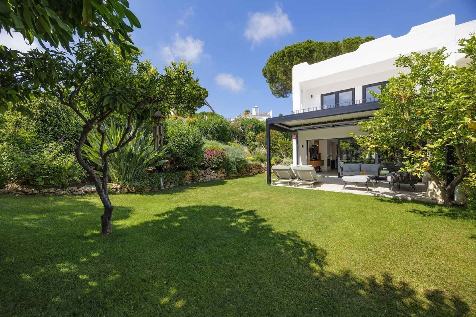 Resale - Villa - Marbella - Nueva Andalucía