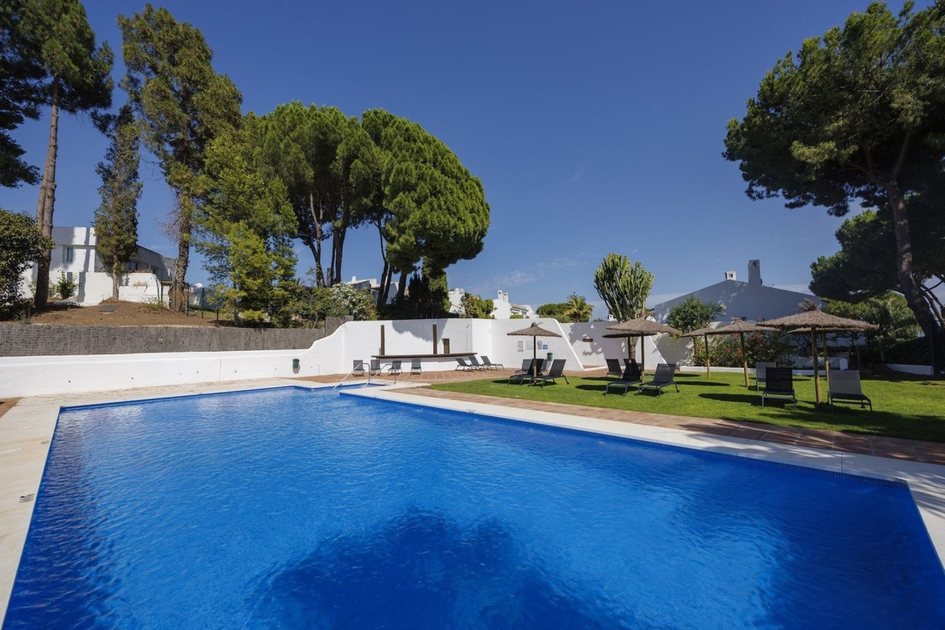 Resale - Villa - Marbella - Nueva Andalucía